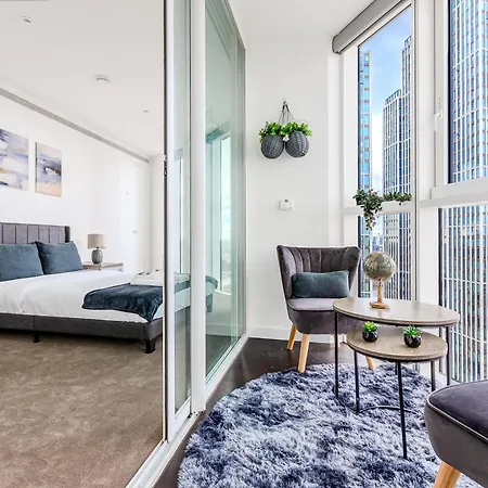 Bright 2br High Floor Flat, Nine Elms, 3min Tube * 伦敦