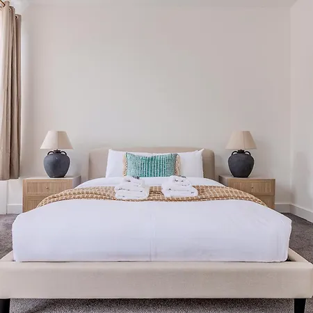דירה Large & Charming 5br House Near Kensington Olympia לונדון