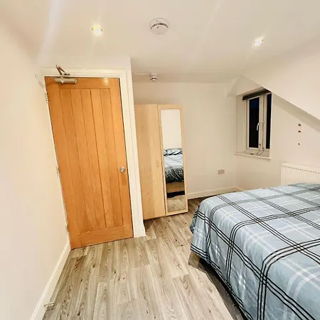 20 Lees Road Uxbridge Ub8 3at Holiday home