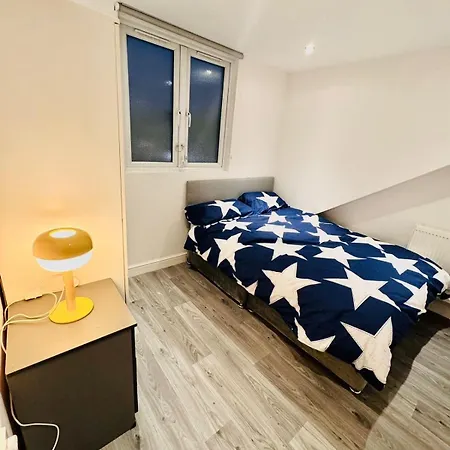 20 Lees Road Uxbridge Ub8 3at Holiday home Hillingdon