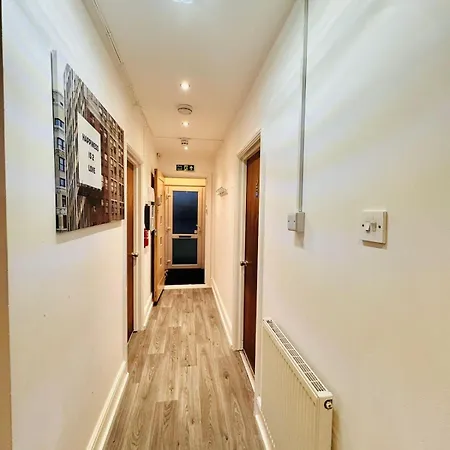 20 Lees Road Uxbridge Ub8 3at Holiday home *