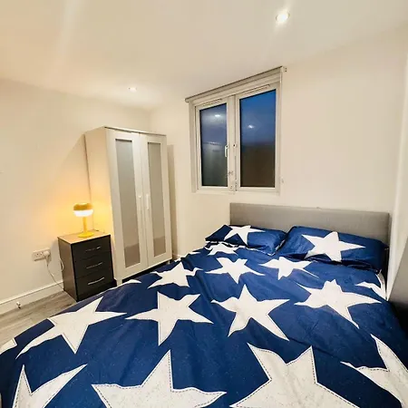 20 Lees Road Uxbridge Ub8 3at Holiday home *