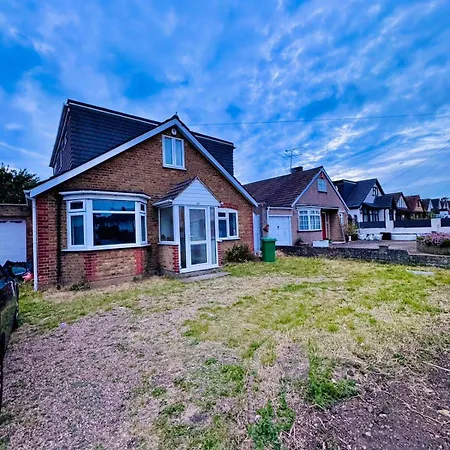 Holiday home 20 Lees Road Uxbridge Ub8 3at Hillingdon