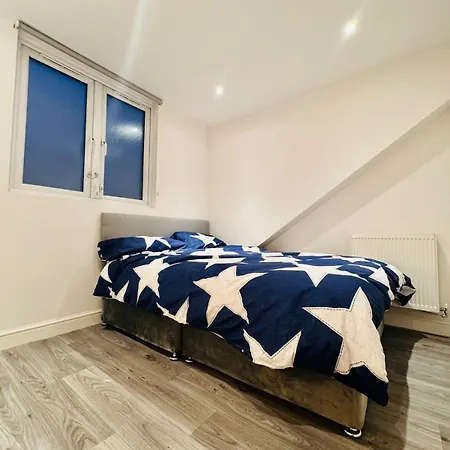 20 Lees Road Uxbridge Ub8 3at Holiday home