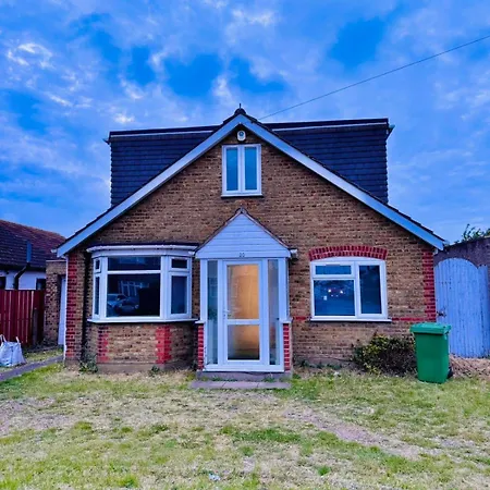 Holiday home 20 Lees Road Uxbridge Ub8 3at *