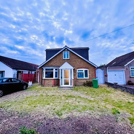Holiday home 20 Lees Road Uxbridge Ub8 3at Hillingdon