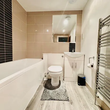 20 Lees Road Uxbridge Ub8 3at Holiday home