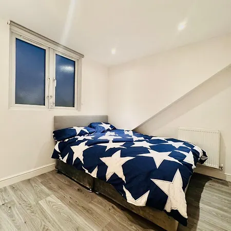 Holiday home 20 Lees Road Uxbridge Ub8 3at Hillingdon