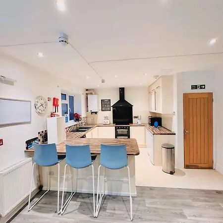 20 Lees Road Uxbridge Ub8 3at Holiday home Hillingdon
