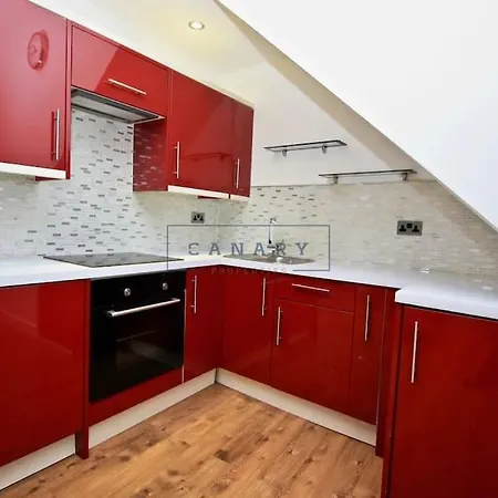 Apartment Super Cozy 2 Bed 2 Bath Ground Floor Flat! *