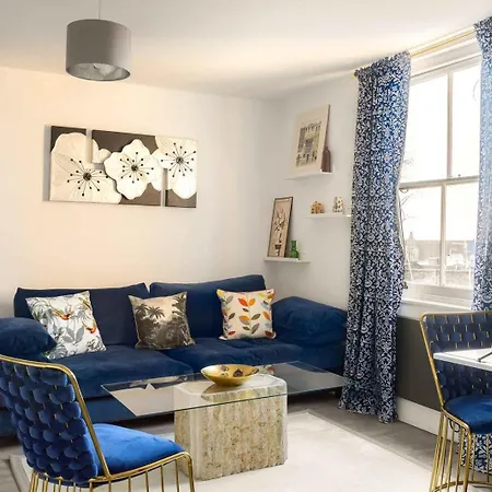 1-bed Penthouse Notting Hill Apartment London