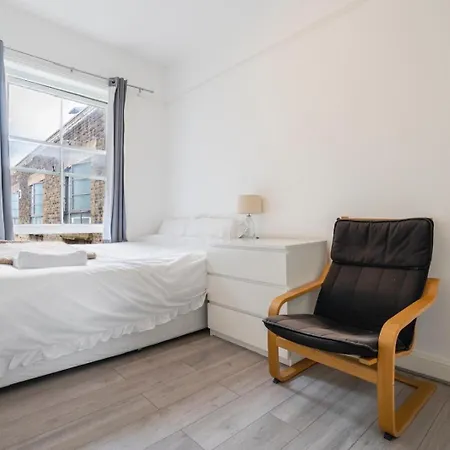 2 Bedroom Flat Sw9 -2min Walk From Brixton Station, Free Off Road Parking דירה לונדון
