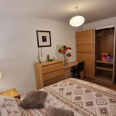 Holiday home Charming 4 Bedroom Duplex With Private Entrance *