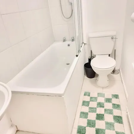 Charming 4 Bedroom Duplex With Private Entrance