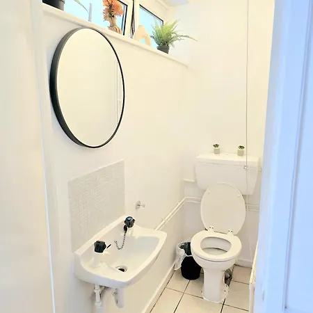 Charming 4 Bedroom Duplex With Private Entrance Holiday home *