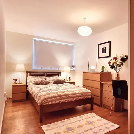 Charming 4 Bedroom Duplex With Private Entrance Holiday home