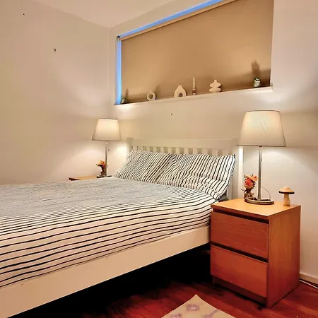 Holiday home Charming 4 Bedroom Duplex With Private Entrance London