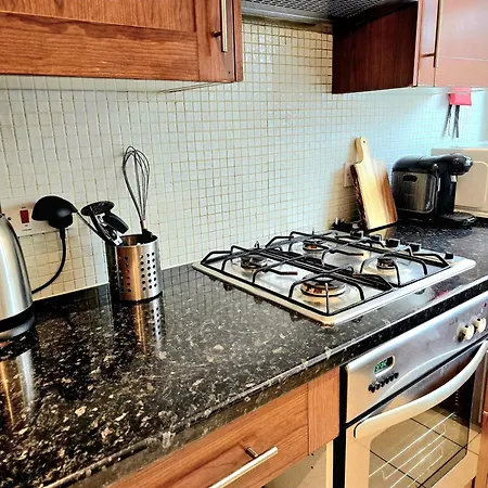 Charming 4 Bedroom Duplex With Private Entrance *