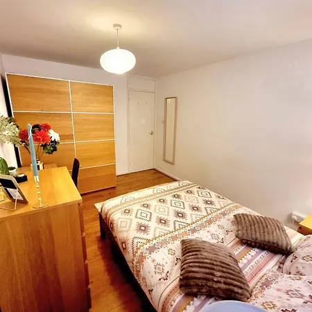 Charming 4 Bedroom Duplex With Private Entrance London