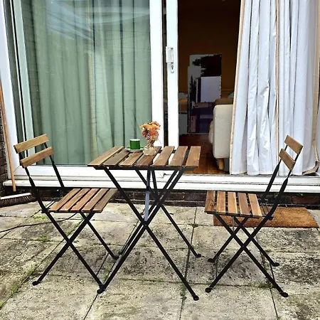 Holiday home Charming 4 Bedroom Duplex With Private Entrance