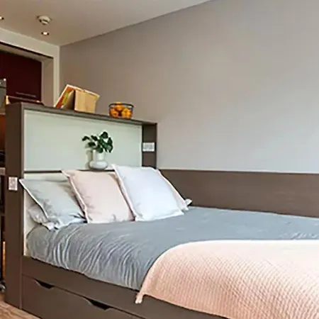 Student Only, Private In Apartamento