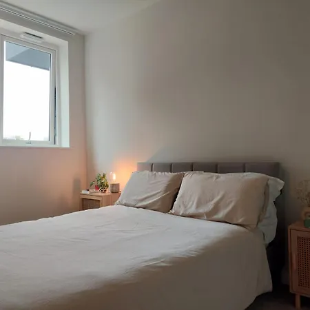 Modern Flat Close To Heathrow Airport & London
