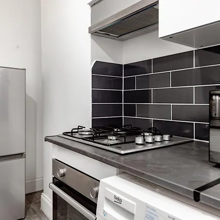 Apartment Excel Airport King Beds Garden