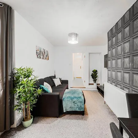 Apartment Excel Airport King Beds Garden