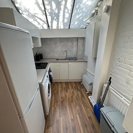 Ustay Fulham London