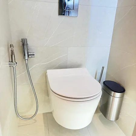 Apartment Chic E10 *