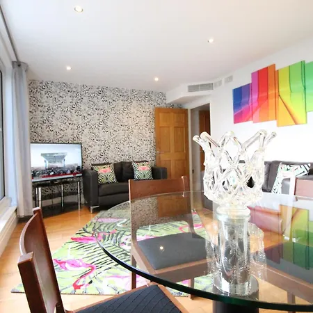Desirable, Fashionable 2bed Flat In Chelsea London