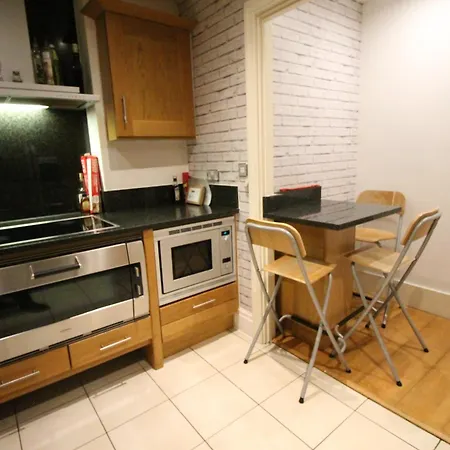 Apartment Desirable, Fashionable 2bed Flat In Chelsea *
