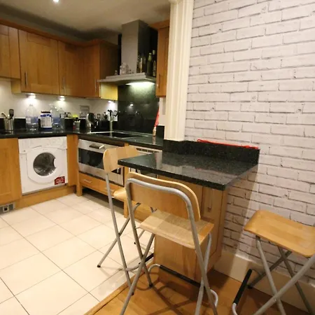 Desirable, Fashionable 2bed Flat In Chelsea Apartment