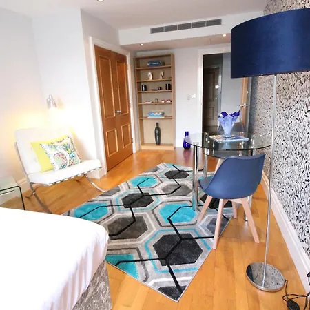 Desirable, Fashionable 2bed Flat In Chelsea *