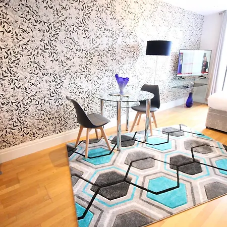 Desirable, Fashionable 2bed Flat In Chelsea