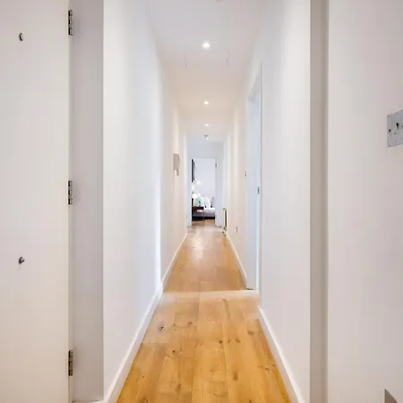 Luxury Aircon 3 Bedr, 4 Beds, 2 Bath Trafalgar Sq London