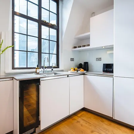 Luxury Aircon 3 Bedr, 4 Beds, 2 Bath Trafalgar Sq *