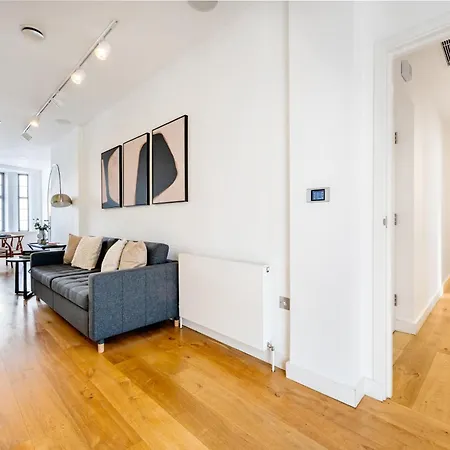 Luxury Aircon 3 Bedr, 4 Beds, 2 Bath Trafalgar Sq London