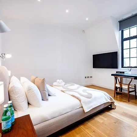 Luxury Aircon 3 Bedr, 4 Beds, 2 Bath Trafalgar Sq