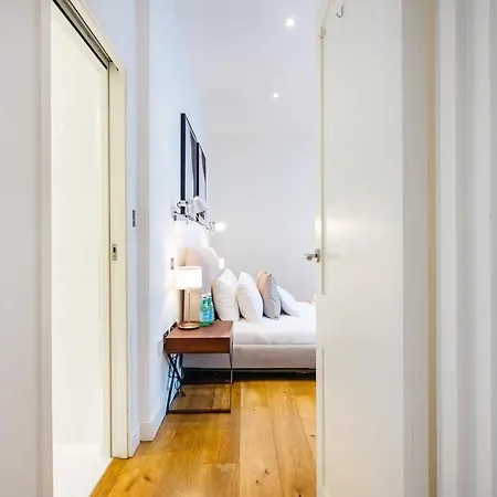 Apartment Luxury Aircon 3 Bedr, 4 Beds, 2 Bath Trafalgar Sq
