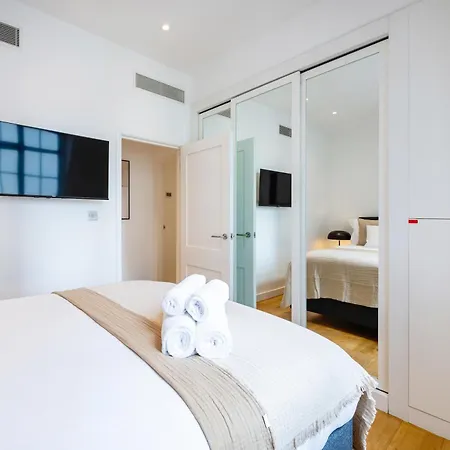 Apartment Luxury Aircon 3 Bedr, 4 Beds, 2 Bath Trafalgar Sq *