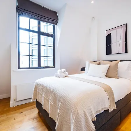 Luxury Aircon 3 Bedr, 4 Beds, 2 Bath Trafalgar Sq Apartment