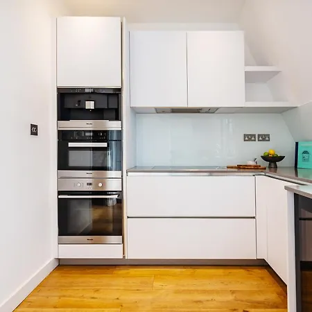 Luxury Aircon 3 Bedr, 4 Beds, 2 Bath Trafalgar Sq * London