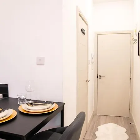 Five Star Boutique Flat In *
