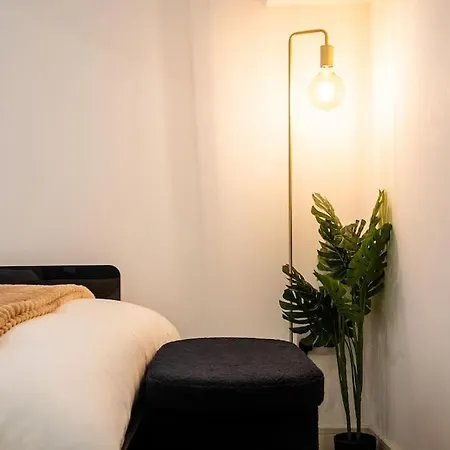 Five Star Boutique Flat In * London