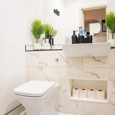 Five Star Boutique Flat In *