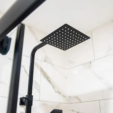 Five Star Boutique Flat In * London