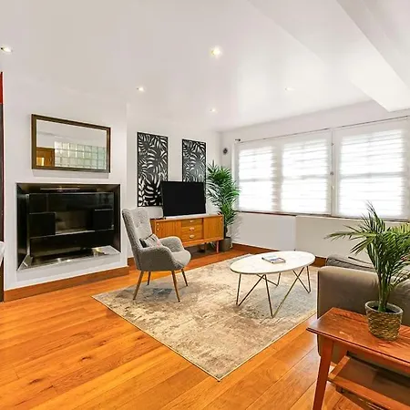 Stylish Next To Paddington Station London