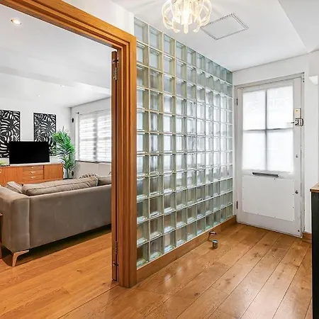 Stylish Next To Paddington Station Apartment