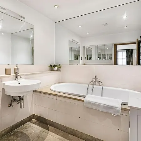 Stylish Next To Paddington Station Apartment London